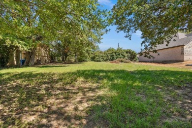 Lake Lot For Sale in Gun Barrel City, Texas