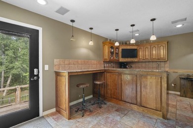 This property has LOTS of extras. Located on a quite dead-end - photo 12