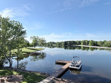 Custom lakefront home with high-end finishes + meticulous - photo 2