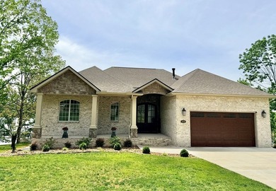 Custom lakefront home with high-end finishes + meticulous - photo 4