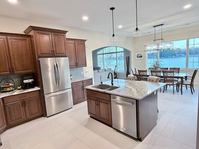 Custom lakefront home with high-end finishes + meticulous - photo 5