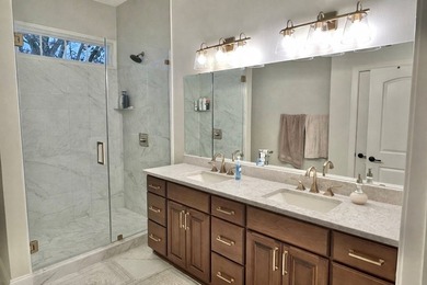 Custom lakefront home with high-end finishes + meticulous - photo 10