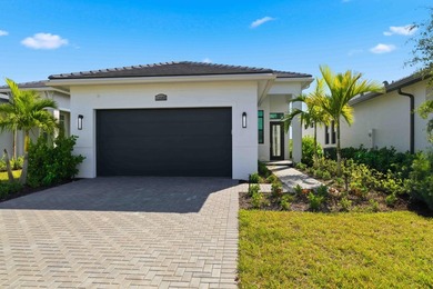 (private lake, pond, coastal) Home Sale Pending in Port Saint Lucie Florida