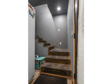 This property has LOTS of extras. Located on a quite dead-end - photo 26