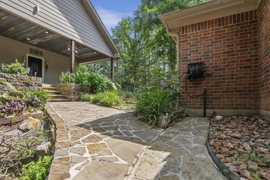 This property has LOTS of extras. Located on a quite dead-end - photo 31