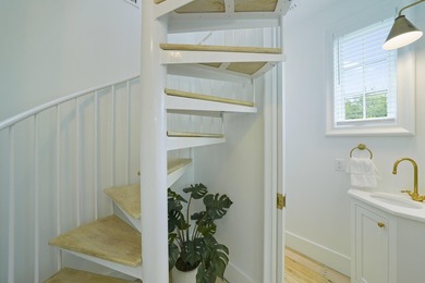 Designed by Robert Orr, this home is perfectly positioned on a - photo 32