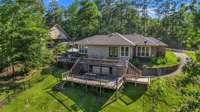 This property has LOTS of extras. Located on a quite dead-end - photo 34