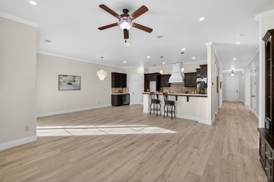Welcome to a home where comfort and luxury exist in perfect - photo 11