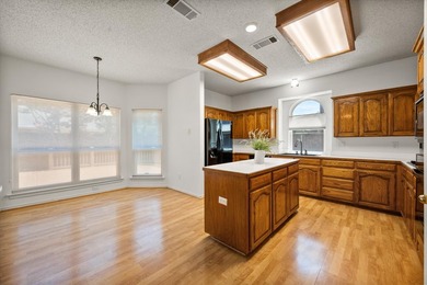 Welcome home to this beautifully maintained, one-owner home - photo 11