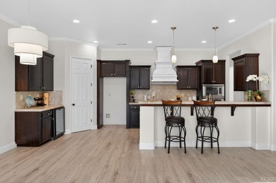 Welcome to a home where comfort and luxury exist in perfect - photo 13
