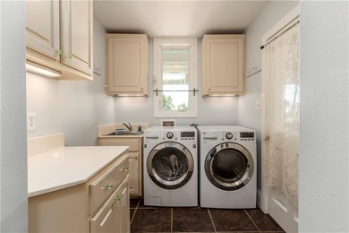 REDUCED PRICE! Welcome to 705 Hernando Place. This home has been - photo 21