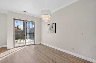 Welcome to a home where comfort and luxury exist in perfect - photo 25