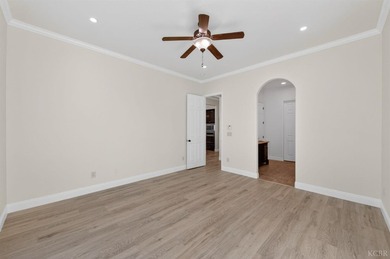 Welcome to a home where comfort and luxury exist in perfect - photo 30