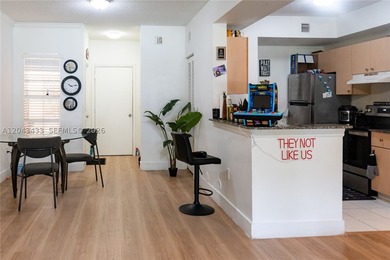 Well-maintained 1-bedroom, 1-bath first-floor unit located in - photo 2
