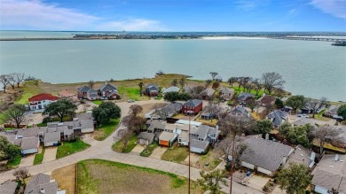 Lake Townhome/Townhouse For Sale in Rowlett, Texas