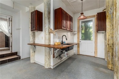 REDUCED PRICE! Welcome to 705 Hernando Place. This home has been - photo 43