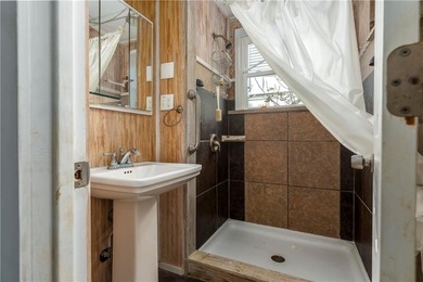 REDUCED PRICE! Welcome to 705 Hernando Place. This home has been - photo 45