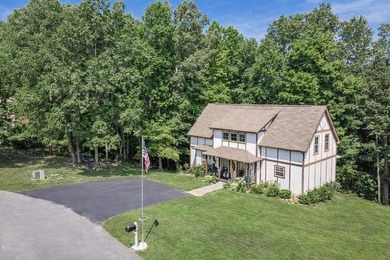 Fully furnished lake-area retreat located in The Falls at Center - photo 1