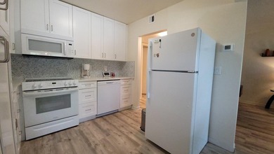 Inviting, light-filled, and impeccably renovated extra-large - photo 3