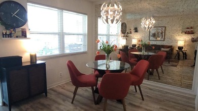 Inviting, light-filled, and impeccably renovated extra-large - photo 4
