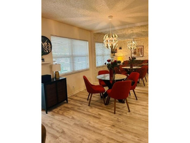 Inviting, light-filled, and impeccably renovated extra-large - photo 5