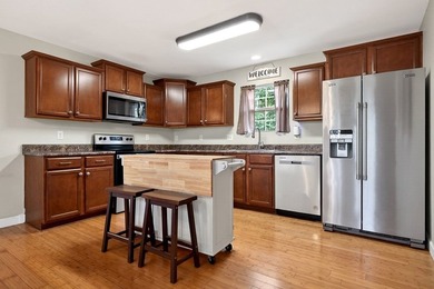 Fully furnished lake-area retreat located in The Falls at Center - photo 9