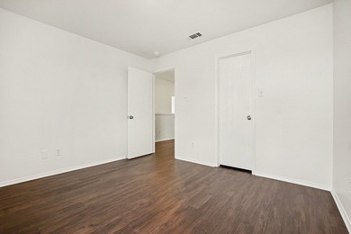 Welcome to this impressive 5-bedroom, 3.5-bathroom two-story - photo 21