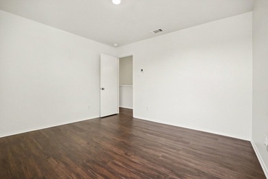 Welcome to this impressive 5-bedroom, 3.5-bathroom two-story - photo 25