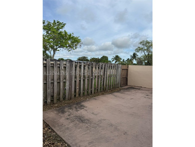 Spacious 3-bedroom, 2-bath townhouse in the desirable Devonaire - photo 22