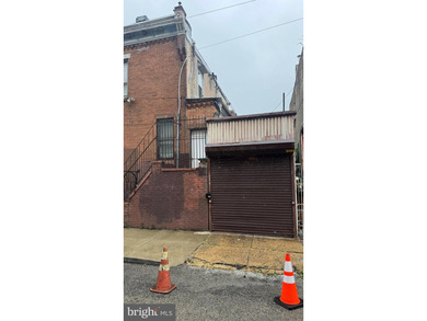Nice renovated duplex with car garage and side entrance and - photo 7