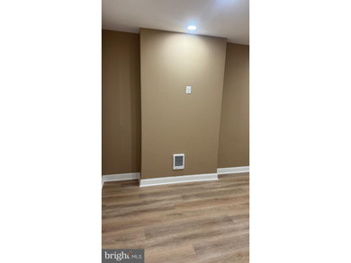 Nice renovated duplex with car garage and side entrance and - photo 9