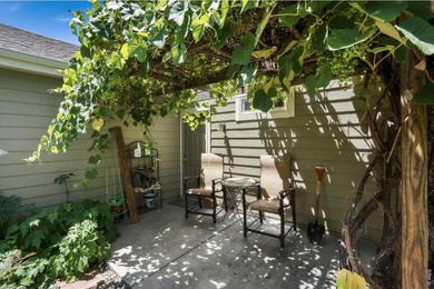 Paradise Found! Welcome to this beautifully maintained two-story - photo 36