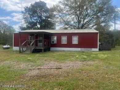 Charming country property with investment potential! This - photo 1