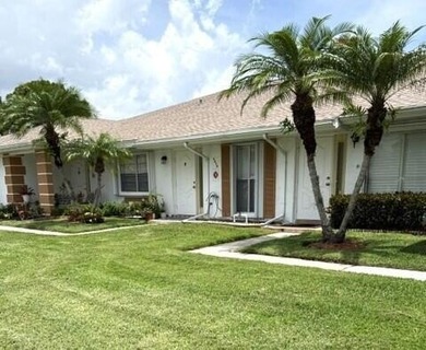 Well maintained end condo in section 2 w/lower monthly condo - photo 1