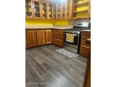 Charming country property with investment potential! This - photo 2