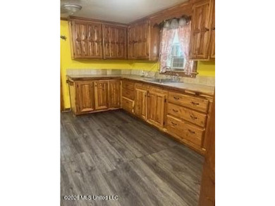 Charming country property with investment potential! This - photo 3