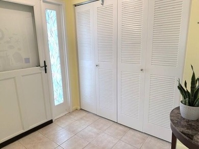 Well maintained end condo in section 2 w/lower monthly condo - photo 3