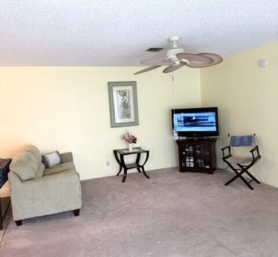 Well maintained end condo in section 2 w/lower monthly condo - photo 10