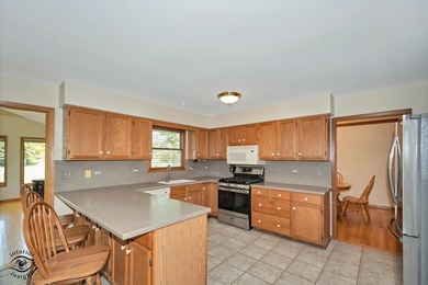 Beautifully maintained 5-bedroom, 3.5-bath home with over three - photo 11