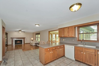Beautifully maintained 5-bedroom, 3.5-bath home with over three - photo 12