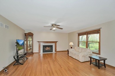 Beautifully maintained 5-bedroom, 3.5-bath home with over three - photo 13