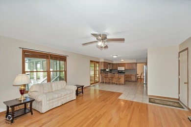 Beautifully maintained 5-bedroom, 3.5-bath home with over three - photo 14
