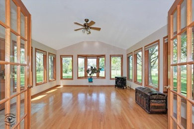 Beautifully maintained 5-bedroom, 3.5-bath home with over three - photo 15