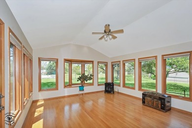 Beautifully maintained 5-bedroom, 3.5-bath home with over three - photo 17