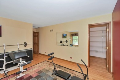 Beautifully maintained 5-bedroom, 3.5-bath home with over three - photo 30