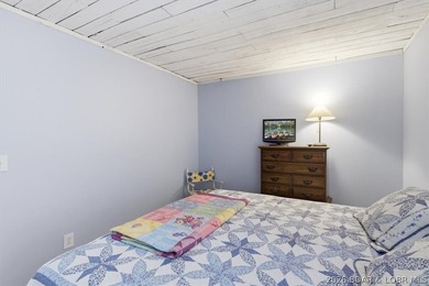 Welcome to your lakefront retreat in coveted Indian Creek Cove - photo 31