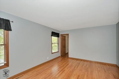 Beautifully maintained 5-bedroom, 3.5-bath home with over three - photo 32