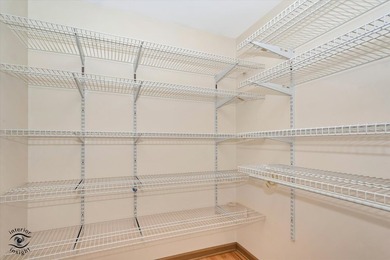 Beautifully maintained 5-bedroom, 3.5-bath home with over three - photo 33