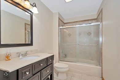 Beautifully maintained 5-bedroom, 3.5-bath home with over three - photo 34