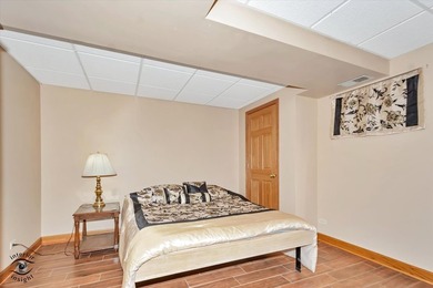 Beautifully maintained 5-bedroom, 3.5-bath home with over three - photo 42